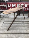 画像1: Vintage American Primitive Wooden Ironing Board Table (B837) (1)