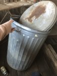 画像12: Vintage Galvanized Steel Metal Garbage Trash Can (B859)