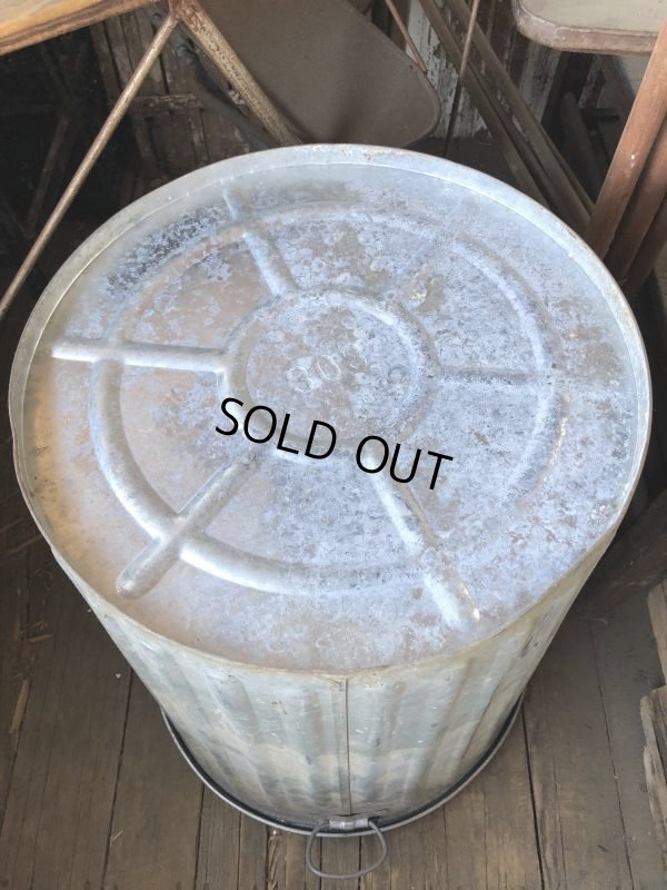 画像16: Vintage Galvanized Steel Metal Garbage Trash Can (B859)