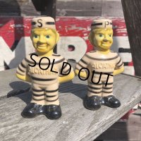 Vintage Alcatraz Souvenir Inmate Prisoners Salt & Pepper Shakers (B893)