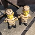 画像2: Vintage Alcatraz Souvenir Inmate Prisoners Salt & Pepper Shakers (B893) (2)