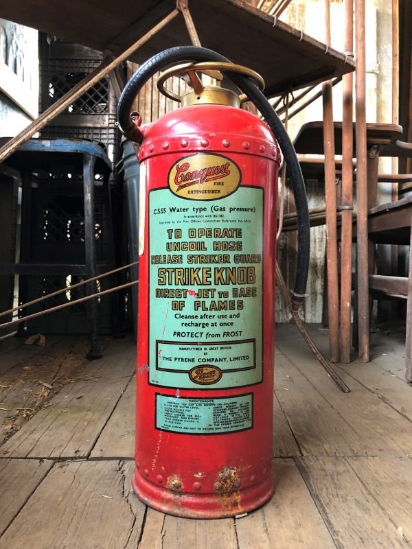 画像1: Vintage Conquest Fire Extinguisher (B968)