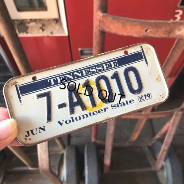 画像1: 70s Vintage Bicycle License Plate 1979 TENNESSEE 7-A1010 (M105)