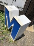 画像2: Vintage Advertising Store Display Letters Sign Blue “ M ” (M019)  (2)