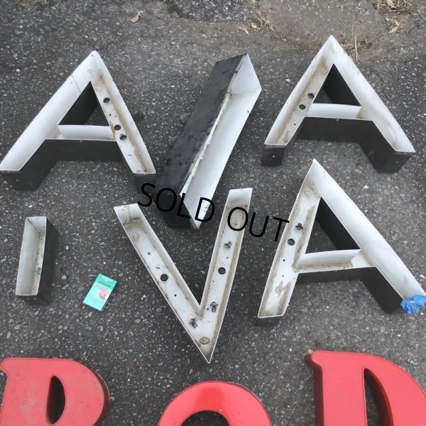 画像6: Vintage Advertising Store Display Letters Sign “ V ” (M010)