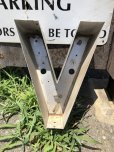 画像1: Vintage Advertising Store Display Letters Sign “ V ” (M015)  (1)