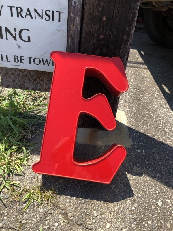 画像1: Vintage Advertising Store Display Letters Sign / Red “ E ” (M051) 