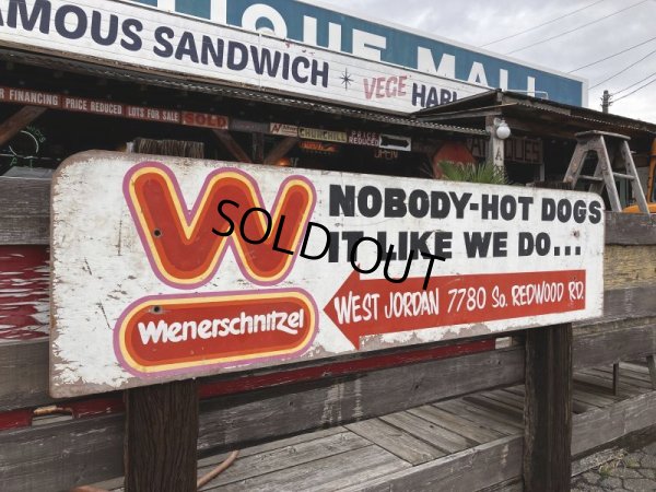 画像2: 【店舗引き取り限定】 Vintage Advertising Wienerschnitzel Hot Dogs Store Display Wooden Sign (M201) 