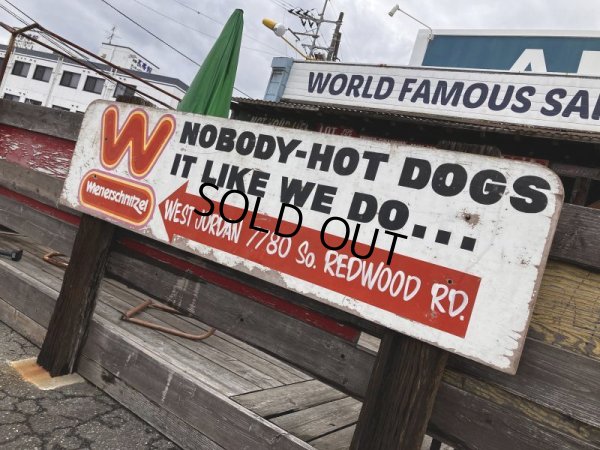 画像3: 【店舗引き取り限定】 Vintage Advertising Wienerschnitzel Hot Dogs Store Display Wooden Sign (M201) 