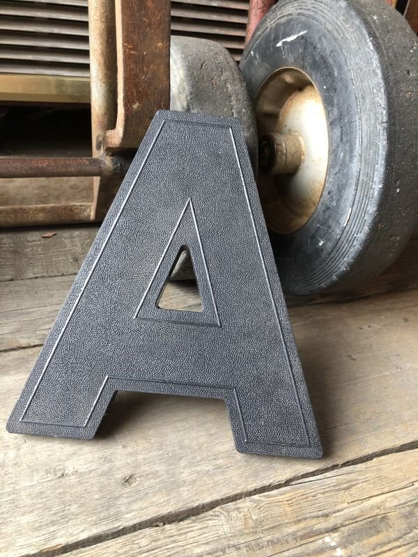 画像2: Vintage USA Original Movie Theatre Marquee Letter Signs “ A ”  (M245) 