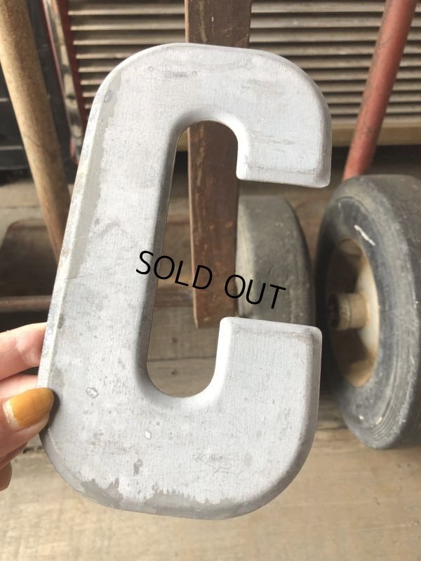 画像1: Vintage USA Original Movie Theatre Marquee Letter Signs “ C”  (M234) 