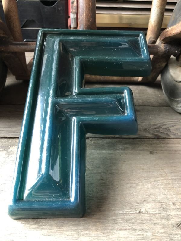 画像2: Vintage USA Original Movie Theatre Marquee Letter Signs “ F ”  (M260) 