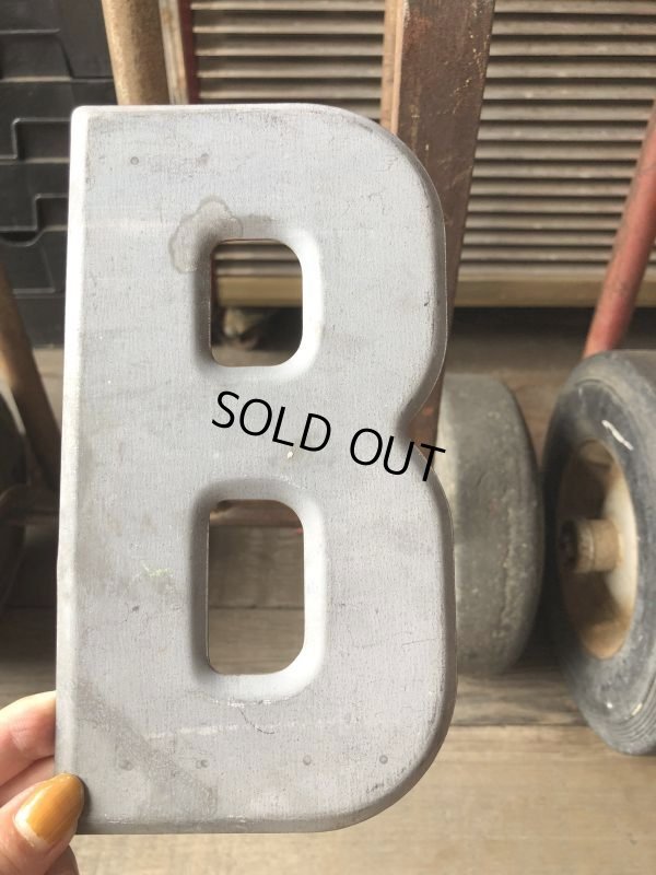 画像1: Vintage USA Original Movie Theatre Marquee Letter Signs “ B ”  (M233) 