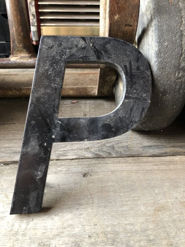 画像1: Vintage Advertising Store Display Letters Sign “ P ”  (M219) 