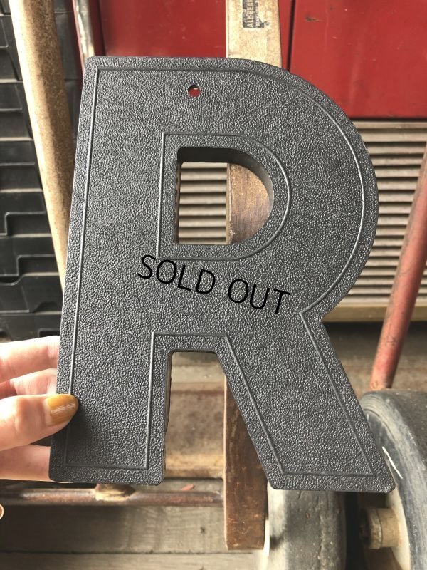 画像1: Vintage USA Original Movie Theatre Marquee Letter Signs “ R ”  (M242) 