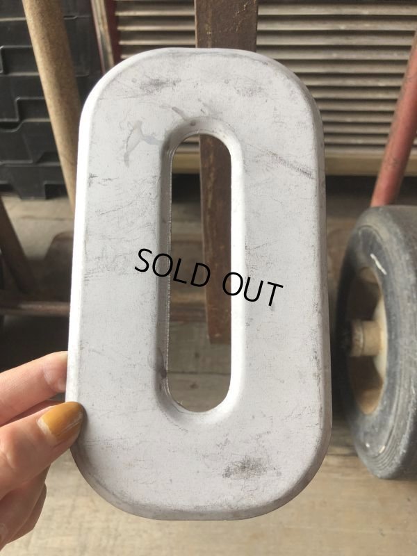 画像1: Vintage USA Original Movie Theatre Marquee Letter Signs “ O ”  (M241) 