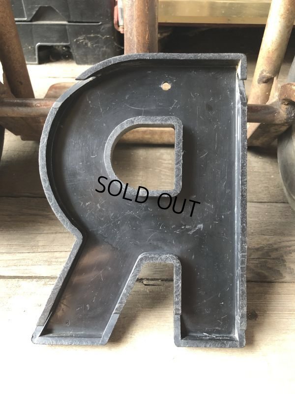 画像3: Vintage USA Original Movie Theatre Marquee Letter Signs “ R ”  (M242) 
