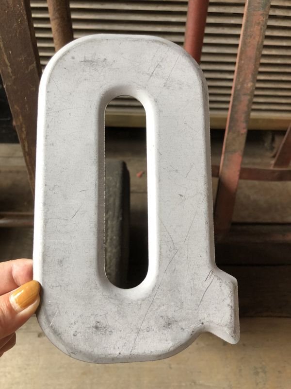 画像1: Vintage USA Original Movie Theatre Marquee Letter Signs “ Q ”  (M238) 