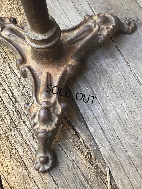 画像12: Antique 3 Legged Cast Iron Ornamental Pub Cafe Saloon Table (M288) 