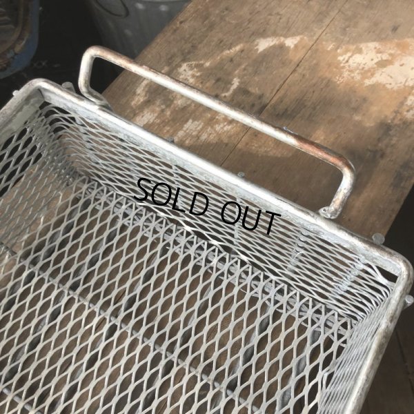 画像8: Vintage Industrial 2 Handles Metal Wire Mesh Basket (M440)