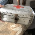 画像2: Vintage Hungary ll.SZ.MENTODOBOZ Red Cross First Aid Box (M464) (2)