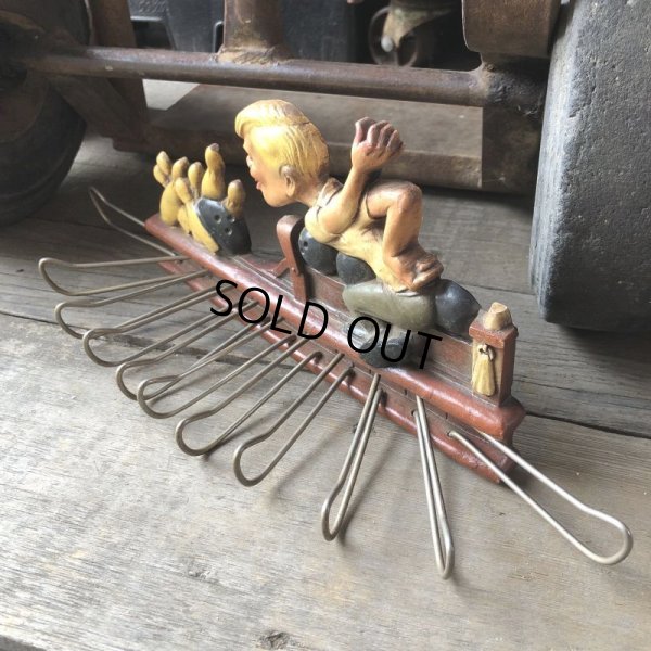 画像5: 50s Vintage Bowling Tie Belt Holder Wall Rack (M591)