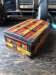 画像2: Antique Advertising HOUDE'S Co. NO.1 Cut Plug Tobacco Trunk Tin Box (M600) (2)