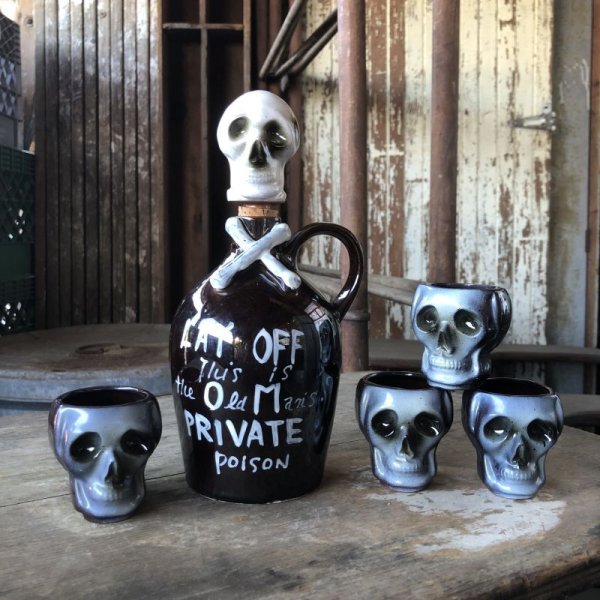 画像1: 50s Vintage SKULL " LAY OFF " Poison Decanter Bottle w/Shot Glass (B619)