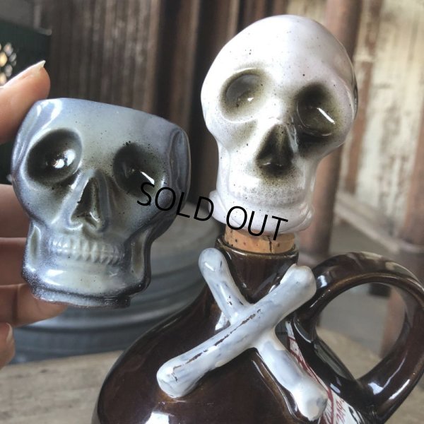 画像29: 50s Vintage SKULL " LAY OFF " Poison Decanter Bottle w/Shot Glass (B619)