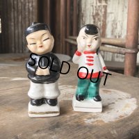 Vintage Salt and Pepper Shakers (M741) 