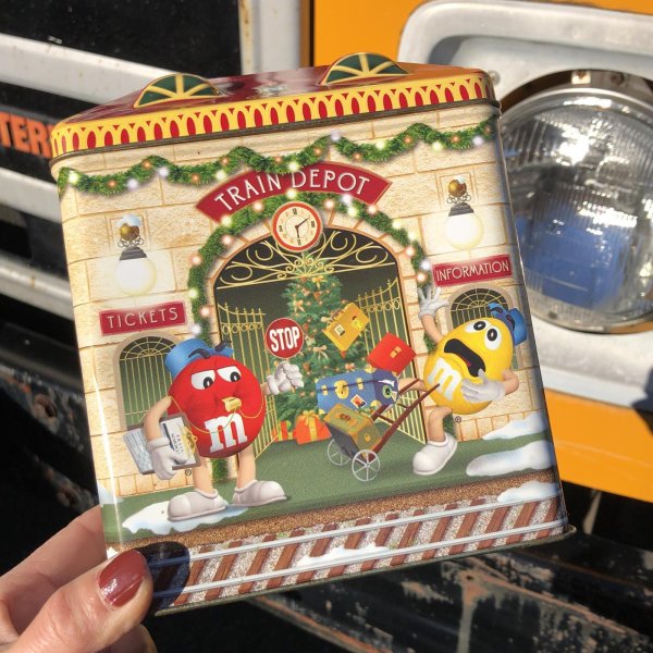 画像8: Vintage M&M's Tin Can Happy Holidays 2001 (R173)