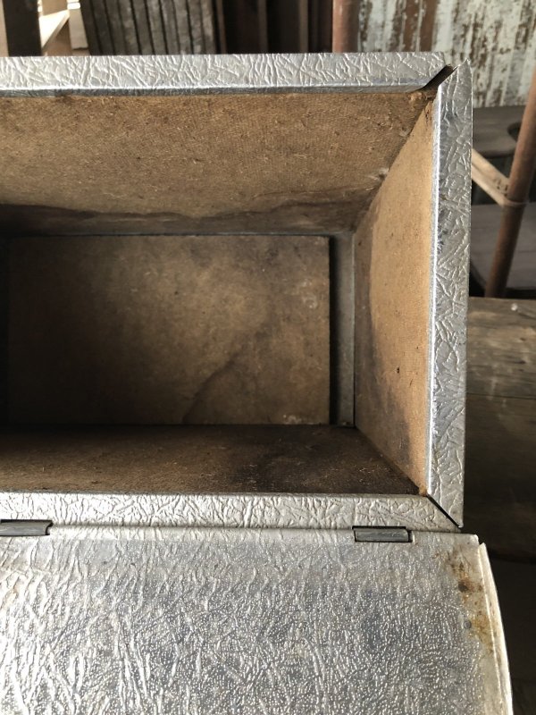 画像11: Vintage Galvanized Metal Dairy Milk Box (R185)
