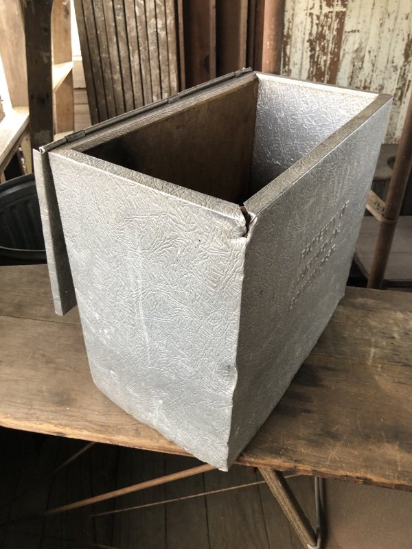 画像12: Vintage Galvanized Metal Dairy Milk Box (R185)