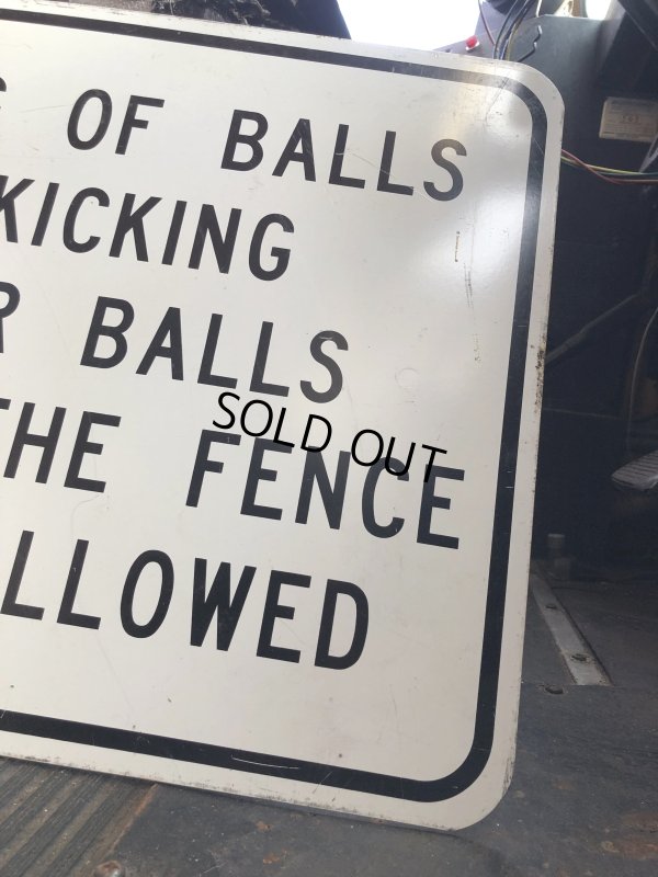 画像3: Vintage Road Street Sign AGAINST THE FENCE IN NOT ALLOWED (R267)