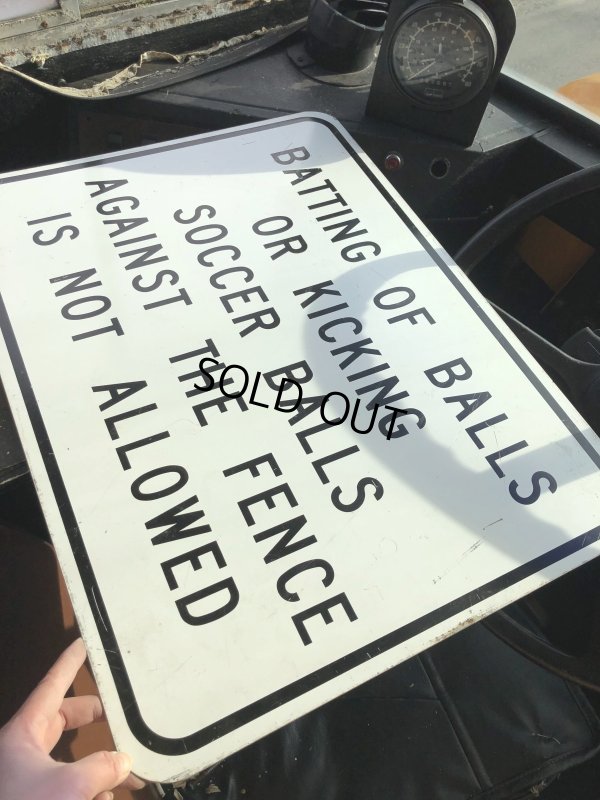 画像7: Vintage Road Street Sign AGAINST THE FENCE IN NOT ALLOWED (R267)