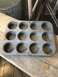 Vintage USA EKCO Metal Kitchenware Cupcake Muffin Tin Pan (R406) 
