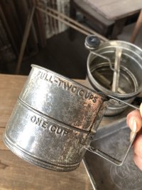 Vintage USA Kitchenware Flour Sifter (R429) 