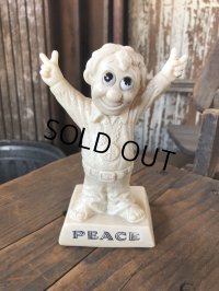 Vintage R&W BERRIES Co " PEACE " Hippie Grinning Figurine Message Doll (R567) 