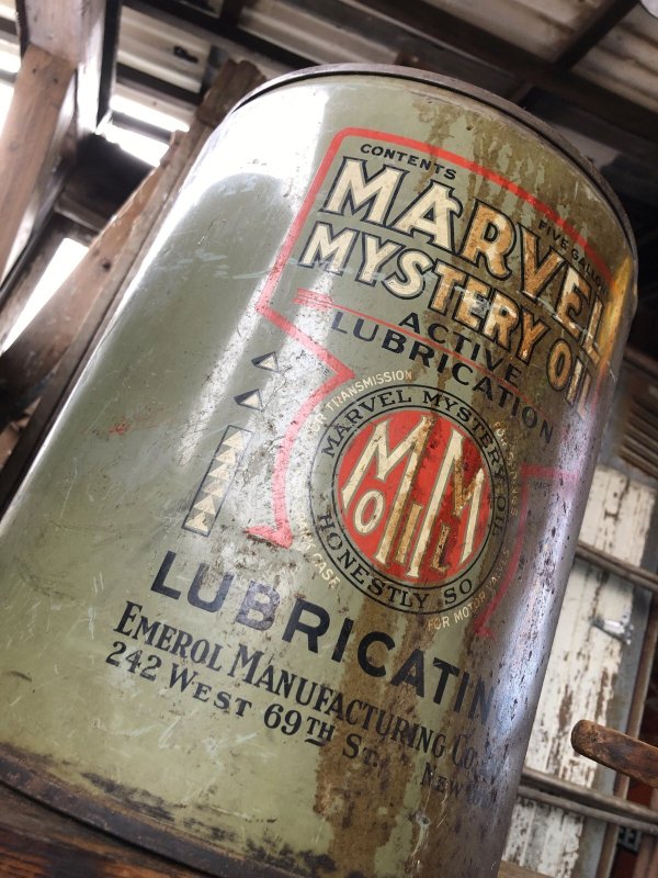 画像2: Vintage Motor Gas Oil 5 Gallon Can MARVEL MYSTERY (R585) 