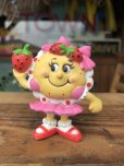 画像1: Vintage IHOP Pancake Kids Meal Toy Susie Strawberry PVC (R623) (1)