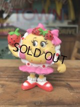 Vintage IHOP Pancake Kids Meal Toy Susie Strawberry PVC (R623)