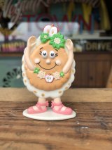 Vintage IHOP Pancake Kids Meal Toy Cynthia Cinnamon Apple PVC (R618)