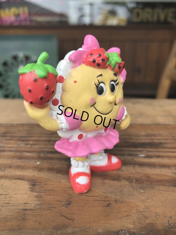 画像2: Vintage IHOP Pancake Kids Meal Toy Susie Strawberry PVC (R623)