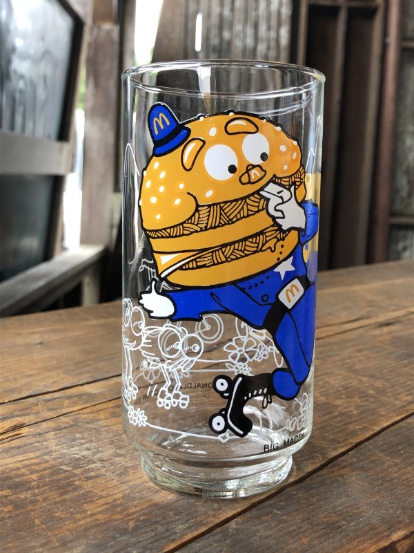 画像2: 70s Vintage Glass McDonaland Collector Series Big Mac Police (R658)