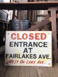 画像1: Vintage USA Hand Painted “CLOSED ENTRANCE” Metal Road Sign (R733)  (1)