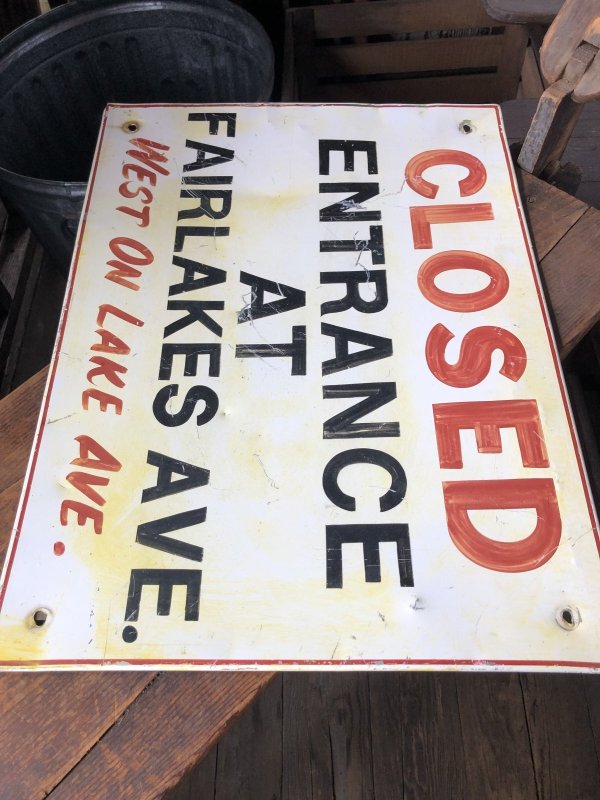 画像9: Vintage USA Hand Painted “CLOSED ENTRANCE” Metal Road Sign (R733) 