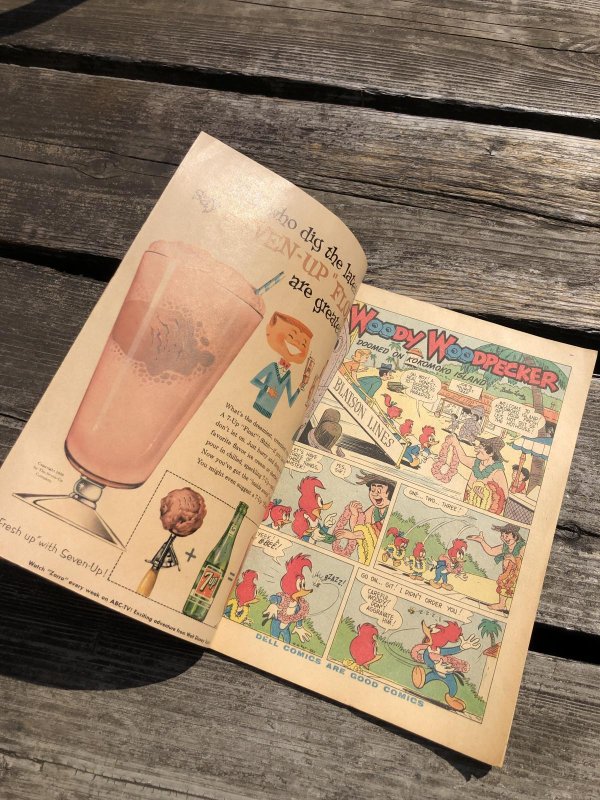 画像2: 50s Vintage DELL Comic Walter Lantze New Friends Woody Woodpecker (R802)