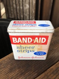Vintage Johnson & Johnson Band-Aid Can sheer strips (R816)