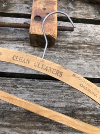 Vintage USA Advertising Wood Hanger CLEAN CLEANERS (R862)