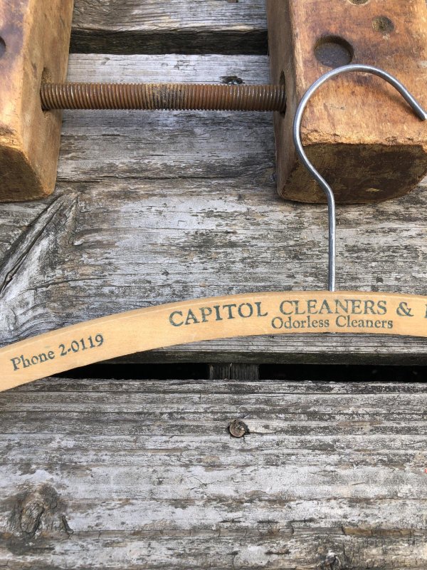 画像2: Vintage USA Advertising Wood Hanger CAPITOL CLEANERS &DYERS (R866)